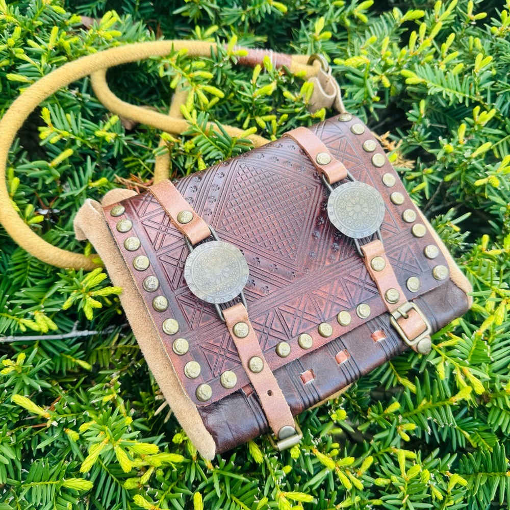 Brown Embossed Leather Crossbody Bag with Brass Accents - Picture 3 of 12